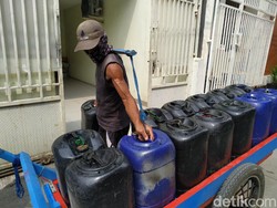 PAM Targetkan Perbaikan Semalam tapi Air Jl Pademangan III Masih Macet