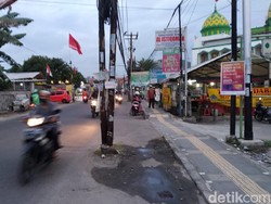 Deadline Tersisa 2 Pekan, Begini Kondisi Tiang Makan Jalan di Ciputat