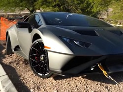 Ambyar! Lamborghini Masih Bau Dealer, Disewa Orang Langsung Ringsek