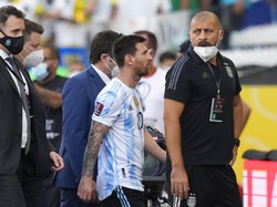 Messi pun meninggalkan lapangan dengan gontai