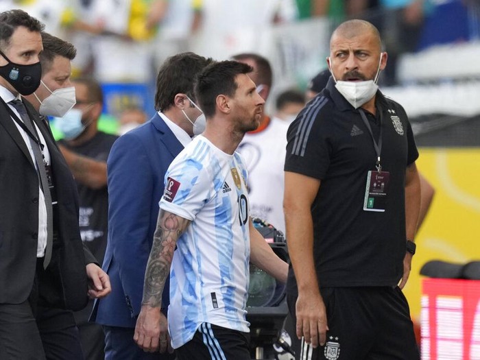 Argentina's Lionel Messi gestures before a qualifying soccer match against Brazil for the FIFA World Cup Qatar 2022 at Neo Quimica Arena stadium in Sao Paulo, Brazil, Sunday, Sept.5, 2021. (AP Photo/Andre Penner)