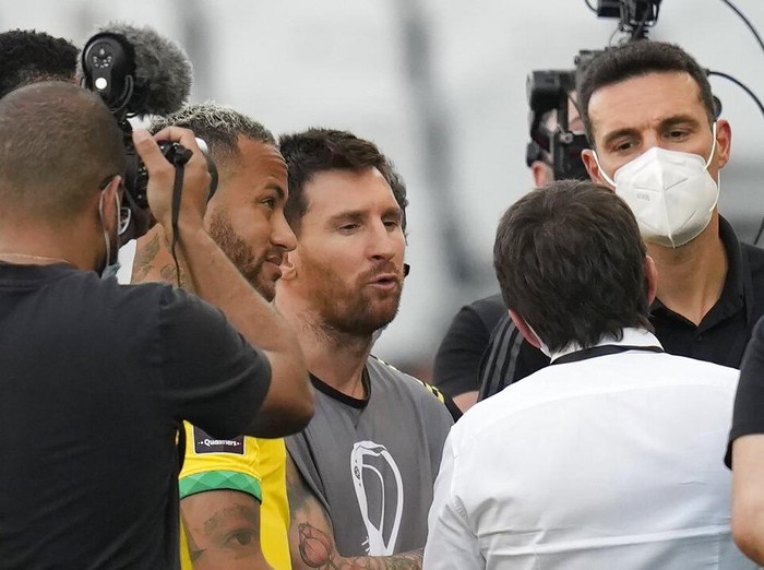 Argentina's Lionel Messi gestures before a qualifying soccer match against Brazil for the FIFA World Cup Qatar 2022 at Neo Quimica Arena stadium in Sao Paulo, Brazil, Sunday, Sept.5, 2021. (AP Photo/Andre Penner)