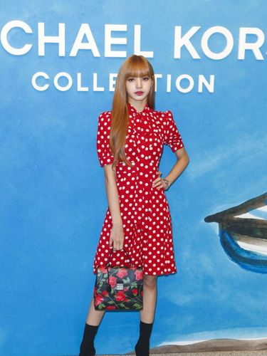 Penampilan Lisa dalam New York Fashion Week