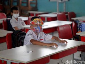 Pemerintah Bakal Random Test COVID Rutin di Sekolah Pemerintah Bakal Random Test COVID Rutin di Sekolah
