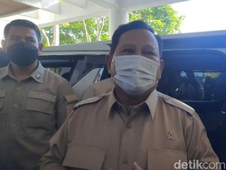 Tawa Pecah Saat Prabowo Kepeleset Lidah Sebut Hendropriyono Muridnya