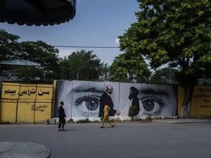 Tak Cuma Indonesia, Mural di Tembok Jalanan Afghanistan Juga Dihapus Tak Cuma Indonesia, Mural di Tembok Jalanan Afghanistan Juga Dihapus
