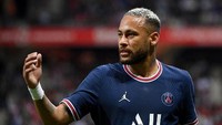 Di nomor 2 ada Neymar. Pemain PSG ini digaji sebesar 836 ribu USD per pekan atau setara Rp 11,8 miliar (AFP)