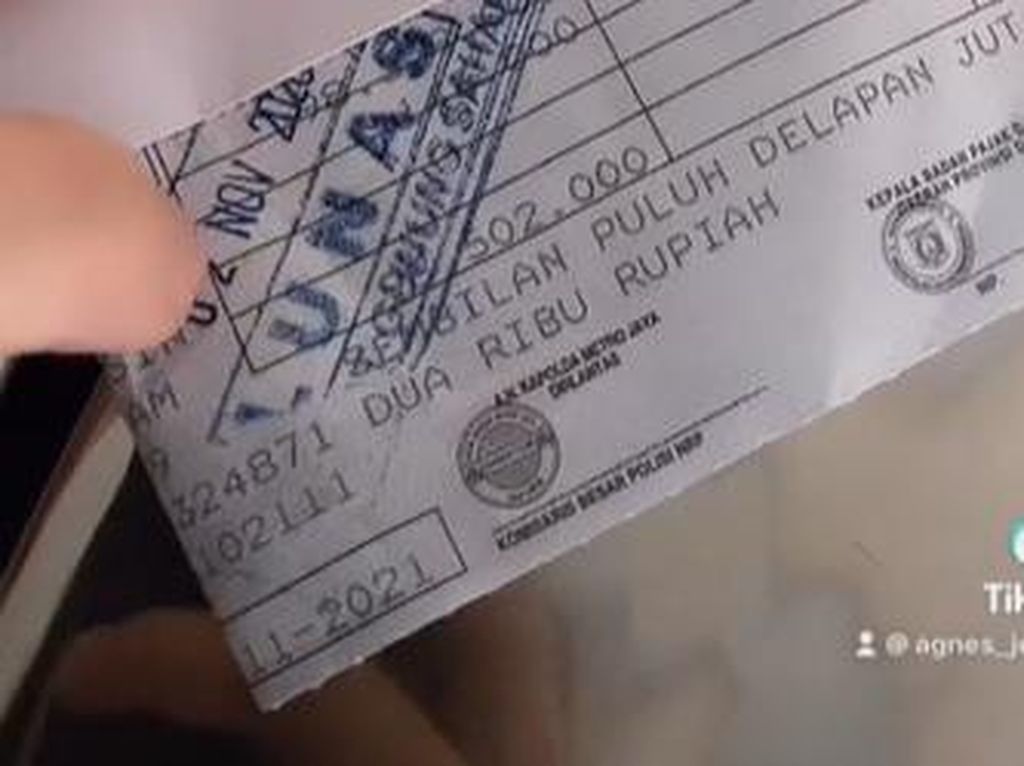 Awas Kaget, Wanita Ini Pamer Pajak Tahunan Rolls-Royce Phantom Mepet Rp 100 Juta Awas Kaget, Wanita Ini Pamer Pajak Tahunan Rolls-Royce Phantom Mepet Rp 100 Juta