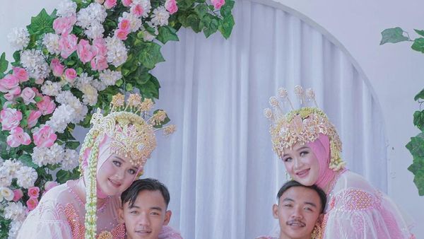 Potret Unik 2 Pasutri Kembar Nikah Barengan, Viral Bikin Tamu Bingung