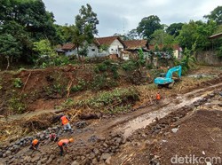 Sempat Tertunda, Penataan Kawasan Kumuh di Pinggir Sungai Cileueur Dimulai