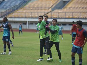 Sempat Menepi Dua Tahun, Kiper Persib Ini Ungkap Momen Comeback