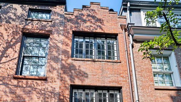 Unik atau Aneh? Rumah Sempit Lebar 2,8 Meter Dijual Rp 13 Miliar