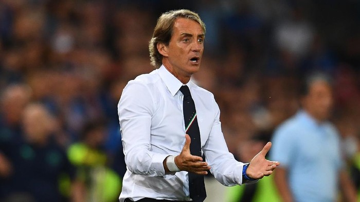 BASEL, SWITZERLAND - SEPTEMBER 05:  Head coach of Italy Roberto Mancini reacts during the 2022 FIFA World Cup Qualifier match between Switzerland and Italy at St Jacob Park on September 05, 2021 in Basel, Basel-Stadt. (Photo by Claudio Villa/Getty Images)