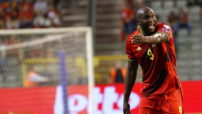 Belgiums Romelu Lukaku argues after a call during the World Cup 2022 group E qualifying soccer match between Belgium and the Czech Republic at King Baudouin stadium in Brussels, Sunday, Sept. 5, 2021. (AP Photo/Olivier Matthys)