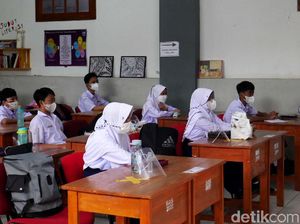 Penjelasan Disdik DKI soal Sebaran Kasus COVID-19 di 6 Sekolah Penjelasan Disdik DKI soal Sebaran Kasus COVID-19 di 6 Sekolah
