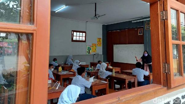 Saat Pelajar di Cimahi Antusias Ikut Serta Sekolah Tatap Muka