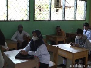 Hari Pertama PTM di Polman, Sejumlah Murid Tak Bermasker di Kelas Hari Pertama PTM di Polman, Sejumlah Murid Tak Bermasker di Kelas
