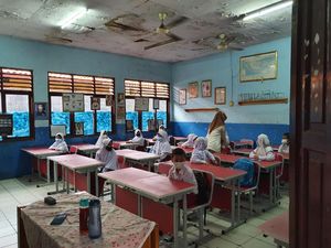 Suasana Belajar Tatap Muka di SDN Kota Baru II & III Bekasi Pagi Ini