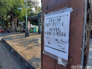 Hilang Mural Muncul Poster Kritikan di Solo, Ini Tanggapan Gibran