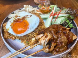 Six Ounces: Nasgor Kampung dan Kue Pandan Keju Enak dengan Vibes Bali