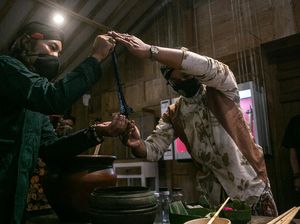 Melihat Tradisi Jamasan Keris Melihat Tradisi Jamasan Keris