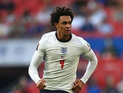 Alexander-Arnold Dijadikan Gelandang, Southgate Abaikan Saran Carragher