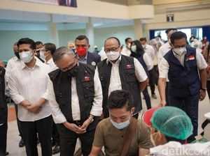 5.600 Pelajar hingga Masyarakat Divaksin di Sentra Vaksinasi IKA Unair