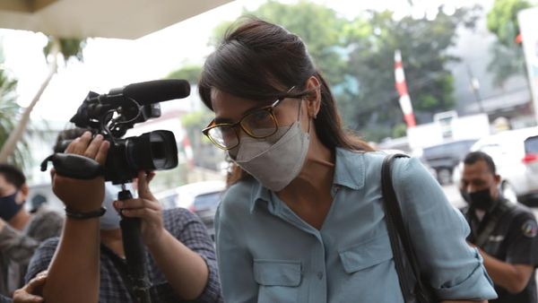 Potret Wenny Ariani Polisikan Rezky Aditya Demi Anak