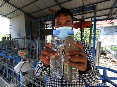 Penampakan Air Bengawan Solo yang Tercemar Limbah Ciu