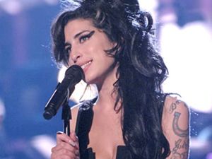 Biopik Amy Winehouse Digarap Sutradara Fifty Shades of Grey