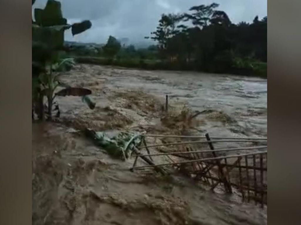 Banjir Bandang di Bogor: 12 Rumah Rusak dan 32 KK-1 Pesantren Terdampak Banjir Bandang di Bogor: 12 Rumah Rusak dan 32 KK-1 Pesantren Terdampak