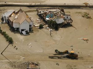 AS Selidiki Nyaris 350 Laporan Tumpahan Minyak Usai Badai Ida
