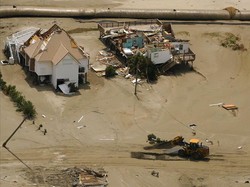 AS Selidiki Nyaris 350 Laporan Tumpahan Minyak Usai Badai Ida