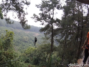 Wahana Baru Buat Adrenaline Junkie di Bogor, Zipline Terpanjang di Indonesia! Wahana Baru Buat Adrenaline Junkie di Bogor, Zipline Terpanjang di Indonesia!