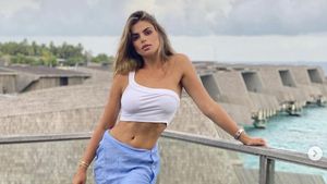 10 Foto Brooks Nader, Model Baju Renang yang Pose Topless di Bali