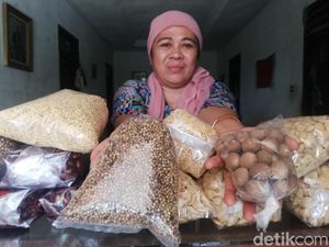 Kisah Ibu di Sumedang Bertahan Jualan Rempah-rempah Selama 20 tahun