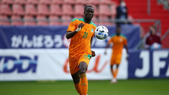UTRECHT, NETHERLANDS - OCTOBER 13: Eric Bailly of Ivory Coast in action during the international friendly match between Japan and Ivory Coast at Stadion Galgenwaard on October 13, 2020 in Utrecht, Netherlands. (Photo by Dean Mouhtaropoulos/Getty Images)