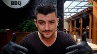 Pose Keren Chef Benjamin Leek, Head Chef Holywings Kemang yang Jago Masak BBQ