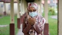 Hukum Pakaian Tipis dan Hadits Tentang Batasannya pada Wanita Lengkap