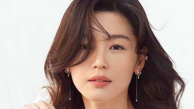 Aktris Jun Ji Hyun yang mengawali karir sebagai model
