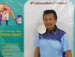 Penyanyi Koes Hendratmo Meninggal Dunia