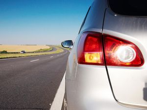 Modif Mobil Ganti Warna Lampu Sein, Norak! Modif Mobil Ganti Warna Lampu Sein, Norak!