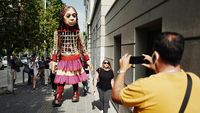 Little Amal Lintasi Eropa Untuk Anak-anak Pengungsi di Dunia