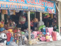 Melihat Kampung Boneka yang Jadi Wisata Belanja Populer di Karawang