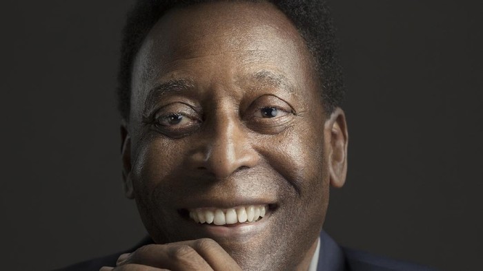 DUBAI, UAE - APRIL 16:  In this handout image supplied by Hublot, Hublot brand ambassador Pele poses wearing the Classic Fusion Chronograph as he attends the Hublot Match of Friendship at the Dubai Opera Hanging Garden on April 16, 2018 in Dubai, United Arab Emirates. (Photo by Sandro Baebler /Hublot via Getty Images)