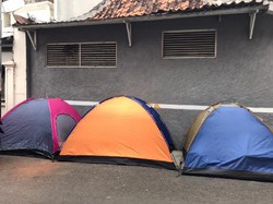 Pencari Suaka Afghanistan Kembali Dirikan Tenda di Kebon Sirih Usai Diusir