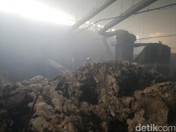 Gudang Pengolahan Limbah Majun di Sumedang Terbakar