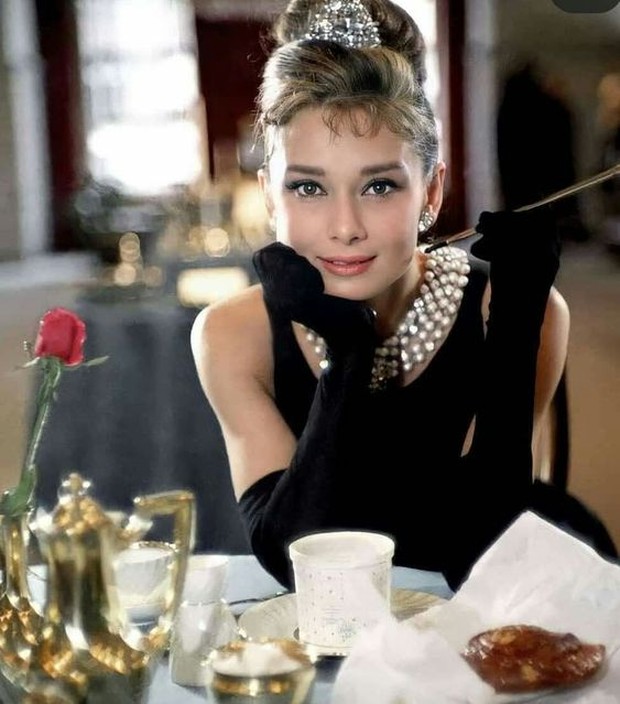 Dress selebriti paling mahal pernah dipakai Audrey Hepburn.
