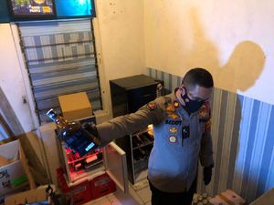 Polisi Gerebek Kontrakan Gudang Miras Ilegal di Setiabudi Jaksel