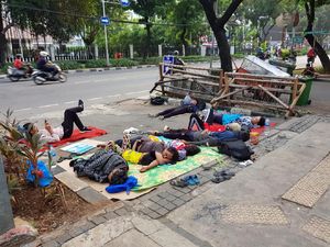 Pencari Suaka Balik Lagi ke Kebon Sirih, Satpol PP Koordinasi ke UNHCR Pencari Suaka Balik Lagi ke Kebon Sirih, Satpol PP Koordinasi ke UNHCR
